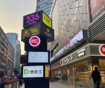 老餐飲設(shè)計師為您解讀新餐飲品牌選址是綜合商場店好還是街邊店鋪好？